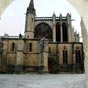 Basilique Saint-Nazaire : la cathédrale se trouve au coeur de la Cité, protégée par les deux enceintes fortifiées et leur 52 tours. De l'ancienne église consacrée en 1006, ne subsiste que la nef, mais la basilique reste une totale réussite architecturale.