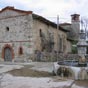 Villambistia: La fontaine des pèlerins et la chapelle Saint Roch