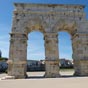 L'Arc de Germanicus: Elevé en 18-19 après J-C cet arc est une porte monumentale, point d'orgue de la voie Agrippa qui reliait Saintes à Lyon