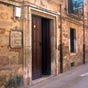 L'entrée de l'albergue privée San Javier à deux pas de la cathédrale