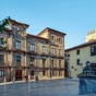 Aviles: Le palais Compasagrado de style baroque a été construit sur l'emplacement d'un édifice médiéval et utilisé par la famille des marquis de Camposagrado jusqu'au XIXe siècle, date à laquelle il est devenu une caserne militaire. Il est devenu aujourd'hui l'école d'Art de la Principauté des Asturies.