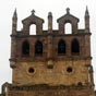 Détail de la grande tour de l'église Santa Maria