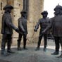 D'Artagnan et ses mousquetaires sont au coeur de la cité épiscopale... Oeuvre du sculpteur géorgien Zurab Tsereteli, la statue des mousquetaires de Dumas se dresse sur la place Saint Pierre depuis son inauguration en 2010.