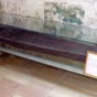 Sarcophage monoxyle momiforme creusé dans un tronc de hêtre (entre l'an 750 et l'an 900) - Unique spécimen de cette tradition funéraire franque actuellement conservé.