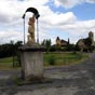 En quittant Saint-Felix-de-Mirabel on découvre la statue de Jeanne d'Arc - A cinq minutes de là, et au Nord (hors chemin) il serait dommage de ne pas découvrir Saint-Jean-Mirabel et son église, ancien prieuré de l'abbaye de Conques.
