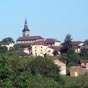 Le pittoresque village de Montredon est étagé sur un mamelon et dominé par l'église Saint-Michel.