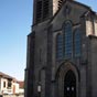 L'église Saint-Michel de Montredon. A sa place il y eut un prieuré de l'abbaye de la Chaise-Dieu.  Sur le linteau du presbytère, une croix de Malte sculptée garde le souvenir des Hospitaliers de Saint-Jean.
