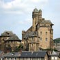 Le château d'Estaing, édifié du XVe au XVIIe siècle est, avec l'église de Conques, un des monuments les plus connus et les plus rayonnants de l'Aveyron.
