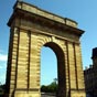 Porte de Bourgogne : appelée aussi Porte des salinières, elle est située face au Pont de Pierre et s'ouvre sur le Cours Victor Hugo. Tourny souhaitait qu'elle constitue un accompagnement pour la Place Royale (Place de la Bourse) et la consacra au Prince Monseigneur le Duc de Bourgogne le 24 janvier 1757. Sa conception se rapproche de celle des Arcs de Triomphe, tel que celui de Titus à Rome. Elle a été un temps l'Arc Napoléon.