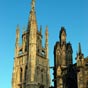 La tour Pey-Berland, isolée du reste de la cathédralel a été construite entre 1440 et 1450. Elle est quadrangulaire avec des contreforts, une galerie extérieure et une flèche octogonale avec au sommet, une statue de Notre-Dame d'Aquitaine réalisée en 1862 et restaurée dernièrement.