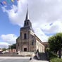 Châteaumeillant : L'église Saint-Genès (Roman berrichon du XIIe) voir ses colonnes, chapiteaux sculptés, nef, grilles du XVIIIe, vitraux...