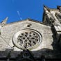 La Réole : La rosace du portail ouest et le clocher néogothiques de l'église Saint-Pierre.