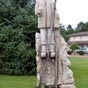 Pissos : Statue représentant un berger landais sur ses échasses.