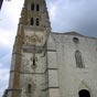 La cathédrale Saint Gervais occupe l'emplacement d'un temple romain de Cybèle: on le sait par la découverte, sous le coeur, d'un autel taurobolique (sacrifice de taureaux au sang purificateur). La nef, à l'origine romane et faite pour une coupole, fut rebâtie en 1325 en ogives, puis en 1540, le choeur flamboyant.   