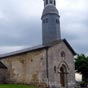 Le Châtenet-en-Dognon : l'élégant petit clocher à bulbe couvert d'ardoises qui fait l'originalité de cette église a été élevé au XVIIe siècle en remplacement d'une flèche plus classique.