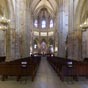 La cathédrale Santiago de Bilbao: la nef centrale. Architecturalement, l'actuel édifice est un mélange de style gothique du xve siècle pour le cloître et la voûte principale et de style néo-gothique pour la façade et la flèche.