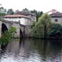 Limoges : Le pont Saint-Martial et de vieilles maisons.