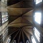Limoges : Voûtes de la cathédrale Saint-Etienne. La.frise représente des anges musiciens. 