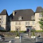 Mauléon:Le château d'Andurain a été édifié à la fin du XVIe siècle par Pierre de Maytie. Le logis rectangulaire cantonné de pavillon est orné de fenêtres à meneaux et de lucarnes ouvragées de style Renaissance (M-H en 1925) il est partiellement classé.