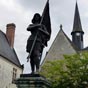 Le village vit dans le souvenir de Jeanne d'Arc qui est fièrement présente devant l'église...