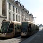 Le tramway, rue royale : Orléans est équipée depuis le 20 novembre 2000 d'une première ligne de tramway qui relie le nord et le sud de l'agglomération sur 18 km et, depuis juin 2012, d'une seconde ligne de tramway est-ouest de 11 km de long entre Saint-Jean-de-Braye et La Chapelle Saint Mesmin.