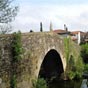 Puente médieval San Xoan de Furelos date du XIIe siècle,il enjambe le rio Furelos. Le village appartenait à la commanderie de Saint Jean de Portomarin qui tenait un hôpital près du pont.