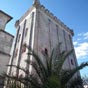 Au tournant du XIIe siècle, Pons est devenue une cité puissamment fortifiée où son donjon, l'un des plus imposants de toute la Saintonge, en fait une des cités les plus sûres de la région. Étant située idéalement sur la route de Saint-Jacques-de-Compostelle, elle devient un centre religieux actif se couvrant d'églises, d'ordres monastiques et même d'un hôpital pour les pèlerins.