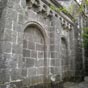 Portor: L'église Santa-Maria est décorée extérieurement de deux arcs aveugles. 
