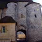 Prémery : Porte fortifiée du château.