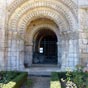 Le porche Saint Gilles: Cette porte d'apparat située sous la chapelle Saint Gilles  était celle par laquelle entraient les hôtes des sires de Pons pour pénétrer dans  la cour du château en empruntant un chemin pavé en pente douce (débouchant à peu près au milieu du jardin public actuel).