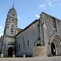 Pellegrue : L'église Saint-André est construite au cours du XIIIe siècle en forme de croix latine. Elle possède une façade occidentale de style roman et un clocher du XIXe siècle de style néo-byzantin.