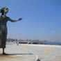 Gijon: Au-delà de la plage San Lorenzo on atteint la Madre del Emigrante, une statue de Ramon Muriedas Mazorra en hommage à l'émigration asturienne vedrs les Amériques.