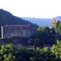 Vue sur le château et la vallée de Saint-Privat-d'Allier.