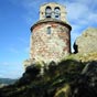 Le château de Rochegude, autrefois un puissant château de la région de l'Auvergne en France, proprieté de puissantes familles de la région : Mercœur, Montlaur, Rochebaron. Aujourd'hui, il ne reste du château qu'une tour circulaire et la chapelle romane.