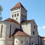 Sauveterre-de-Béarn : L'église Saint-André a été édidiée à la fin du XIIe siècle. Le chevet a été bâti en premier.