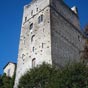 Sauveterre-de-Béarn : La tour Monréal, bâtie au cours du XIIe siècle, haute de 37 mètres, était une tour de défense et d'habitation. Elle servait à surveiller les incursions espagnoles et basques. 