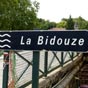 En franchissant ce pont sur la Bidouze, nous passons du Béarn en Pays Basque sans changer de commune: en effet, Vieillenave (la ville neuve), village fondé au XIIIe siècle, est aujourd'hui réuni à Bergouey.