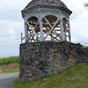 Une tour de guet sensée protéger un château semble en grande difficulté - Nous somme au km 20,1 et approchons de Biscay....