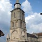 La Souterraine : clocher de l'église Notre-dame mélange les styles, car sa construction d'origine du XIIIe siècle a subi de nombreux rajouts dont la lanterne et la flèche recouverte de bardeaux.