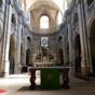 Intérieur de la cathédrale : À la croisée du transept la coupole est ornée de peintures. Dans le chœur, ont été conservées les belles stalles des chanoines datant de l'ancienne cathédrale (XVIe siècle). Le maître autel et l'autel de la Vierge, en marbre de couleurs du milieu du XVIIIe siècle sont l'œuvre des sculpteurs avignonnais d'origine suisse, les frères Mazzetti.