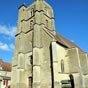 L'église, dédiée à saint Léger fut promue au rang de collégiale en 1201. L'édifice actuel date du XIIIè siècle, lorsque les chanoines se virent confier les reliques de sainte Agathe (photo M-C Rothier).
