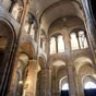 Le transept de la basilique s'étend de la porte des Comtes aux chapelles du Sacré-Cœur et de Saint-Exupère, anciennement porte royale ouverte sur le monastère, au nord de l'église. Photo du croisillon sud du transept.