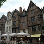 La Place Plumereau avec ses maisons à colombages datant du XVe siècle constitue le centre du quartier du Vieux-Tours.