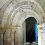 Le monastère de San Zoilo garde de ses origines romanes quelques arcades ainsi que le reliquaire en argent du saint et plusieurs sépultures des Beni-Gomez dont celles des Infants de Carrion.