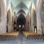 A l'intérieur de l'église, le ministère de la Culture a recensé un ostensoir du XIXe siècle, des tableaux, un autel et une plaque commémorative datée de 1301. 