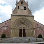 Morlaàs a perdu château, remparts et couvents, il lui reste l'église Sainte-Foy éfifiée vers 1080.