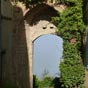 La porte de Montesquiou daterait du XIIe siècle, c'est ce qui resterait des fortifications de ce vieux bourg haut perché. 