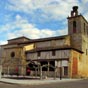Itero de la Vega: la Ermita de la Piedad (XIIIe siècle)présente un épais clocher-mur à campanile géminé et un portail en ogive, avec à l'entrée une statue de saint Jacques pèlerin