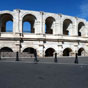Arles : Les arènes édifiées en 46 av. J-C, mesurent 136 mètres sur 37 mètres.