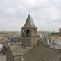 Nasbinals : Le clocher de l'église, octogonal, coiffe la croisée.